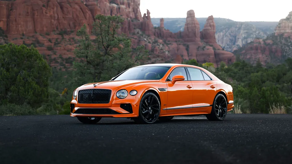宾利Flying Spur Speed橙色轿车
