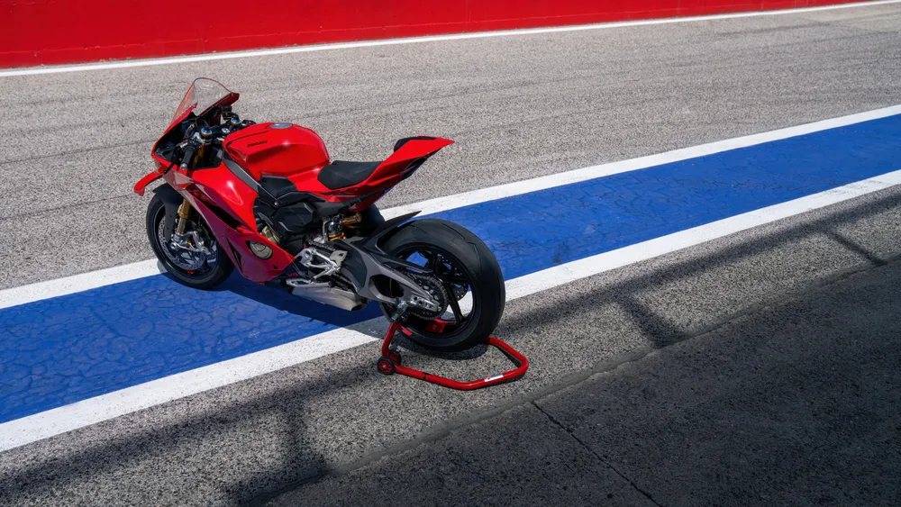 杜卡迪Panigale V4赛道4K电脑壁纸