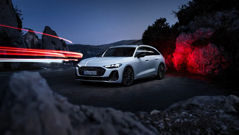 奥迪A5 Avant TFSI quattro S系列黑色套装4K电脑壁纸