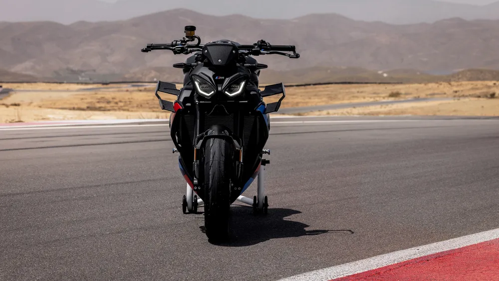 宝马M 1000 R 20264K电脑壁纸