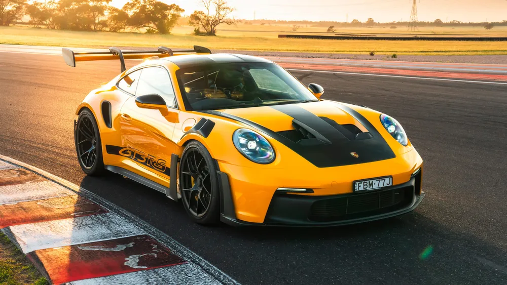 保时捷911 GT3 RS Weissach套装轨道4K电脑壁纸
