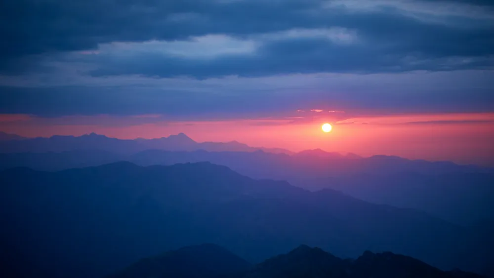 山脉日落风光