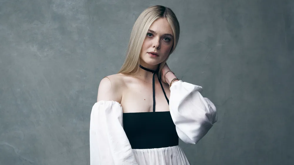 Elle Fanning金发女郎