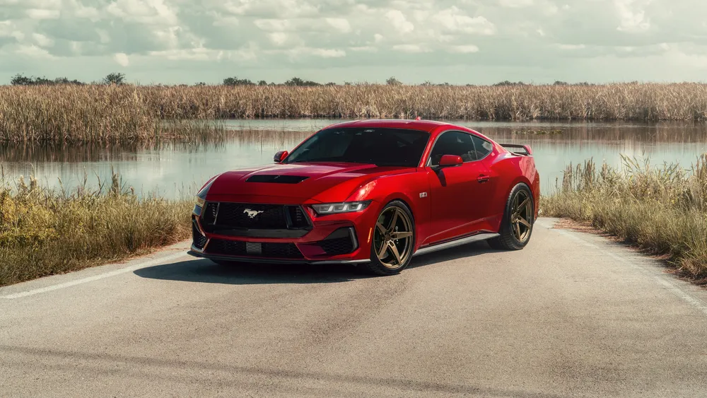 红色福特野马GT