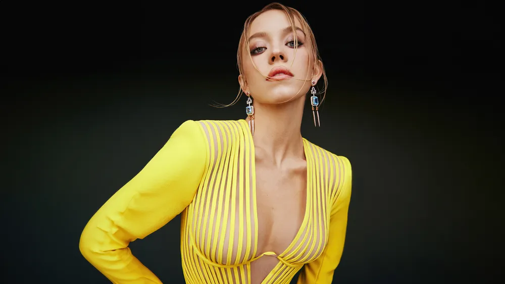 悉尼Sweeney黄色连衣裙