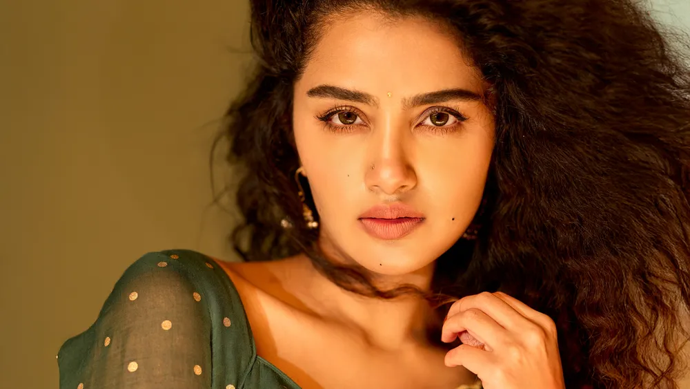 Anupama Parameswaran肖像4K电脑壁纸