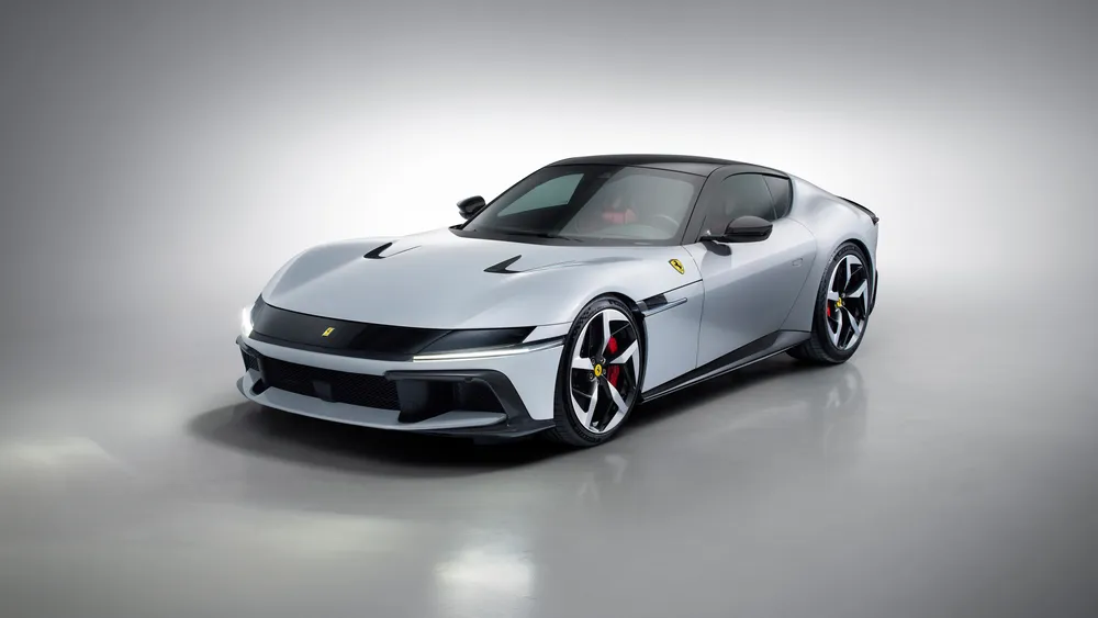 法拉利12Cilindri 2024