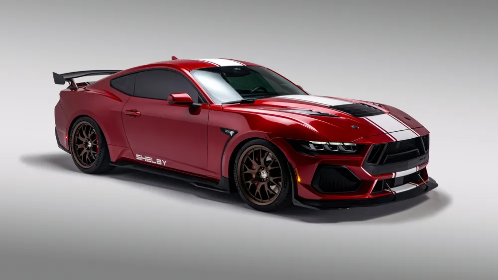 谢尔比超级蛇红轿车
