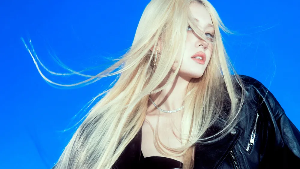 Jeon Somi蓝色背景