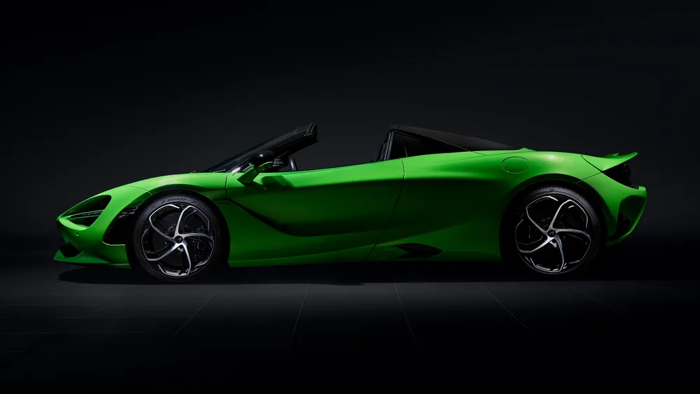 迈凯轮750S Spider深色背景