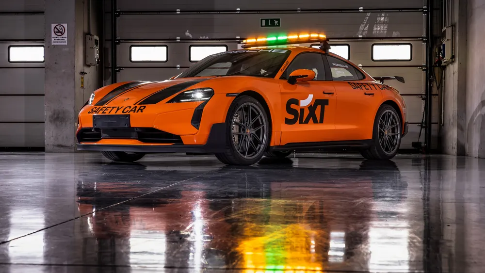 保时捷Taycan Turbo GT SIXT Carrera Cup安全车
