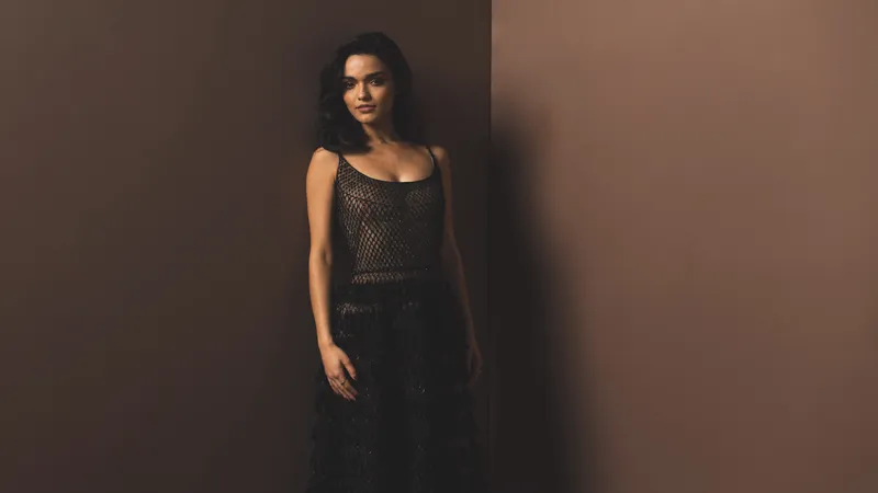 Rachel Zegler-Brown背景