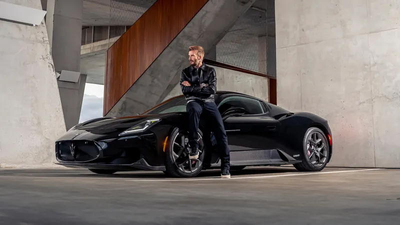 大卫·贝克汉姆玛莎拉蒂MC20双门轿跑车