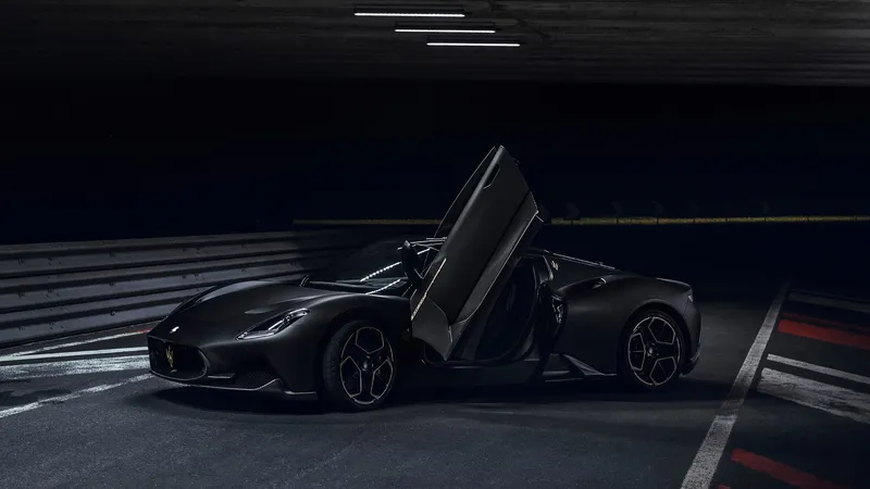 玛莎拉蒂MC20诺特运动跑车