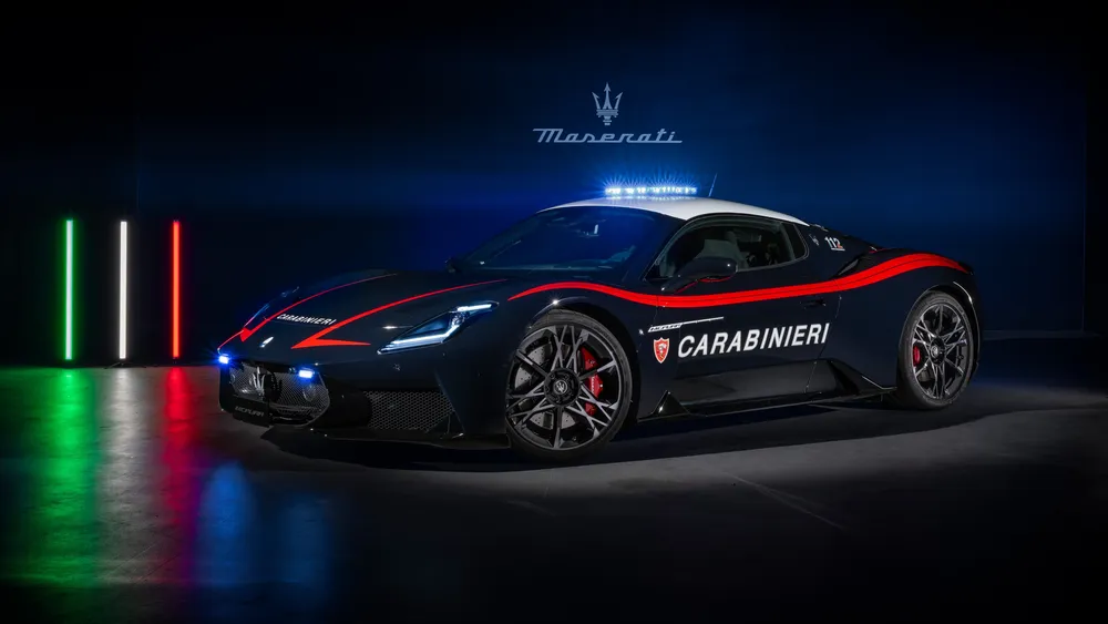 玛莎拉蒂MCPURA Carabinieri 20254K电脑壁纸