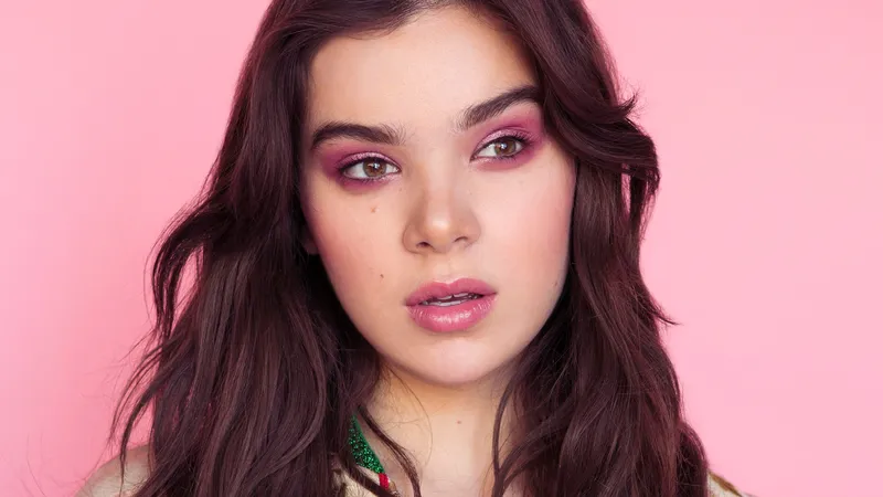 Hailee Steinfeld粉彩