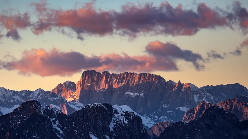 白云岩山脉日落