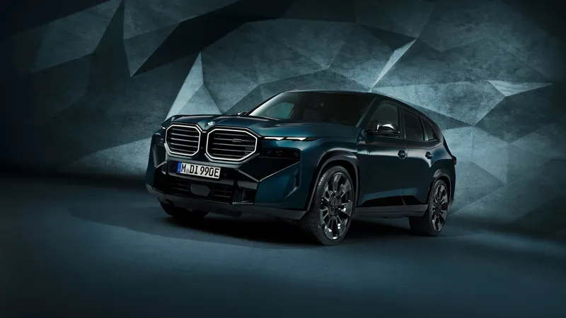宝马XM插电式混合动力SUV