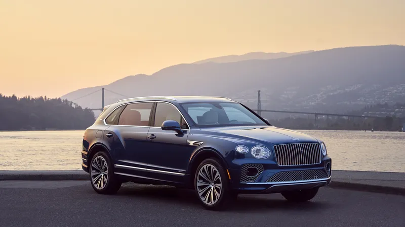 Bentley Bentayga EWB Azure第一版