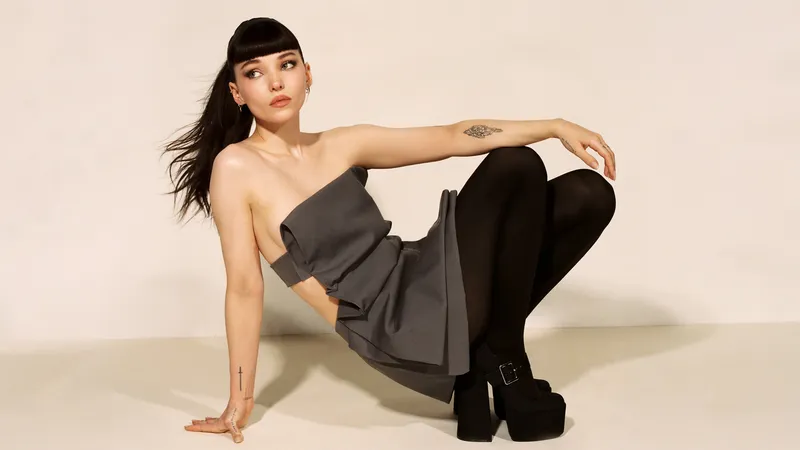 Dove Cameron Elle杂志