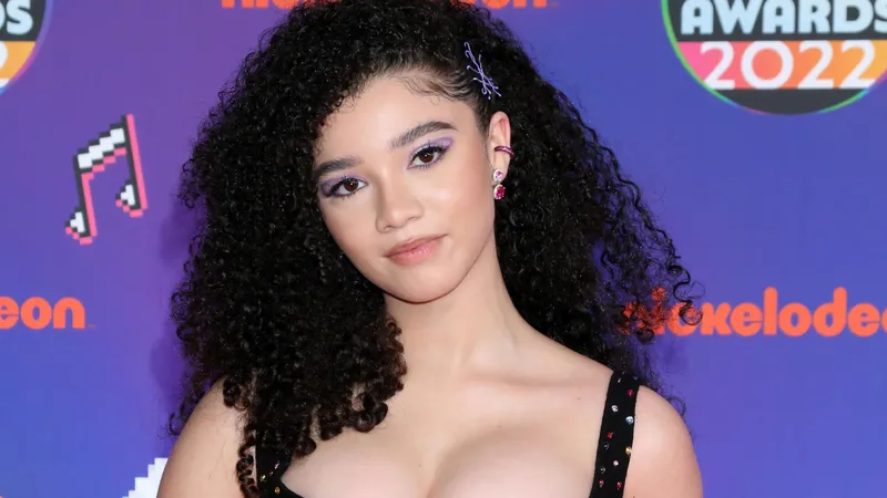 加拿大女演员Malia Baker