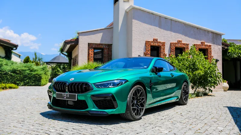 2022年宝马M8竞赛跑车