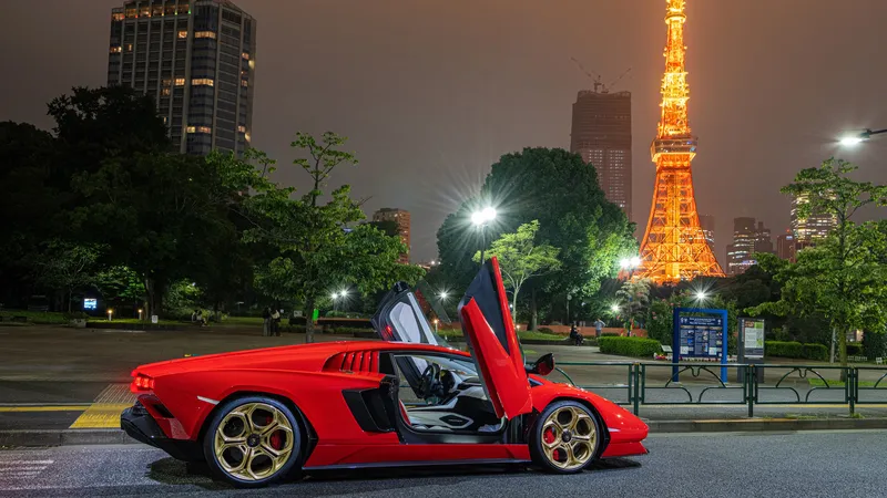 兰博基尼Countach LPI 800-4东京铁塔