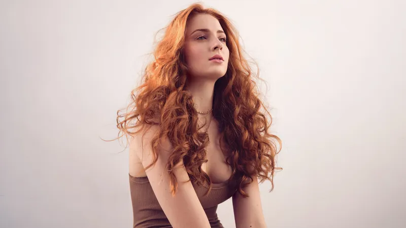 索菲·特纳卷发