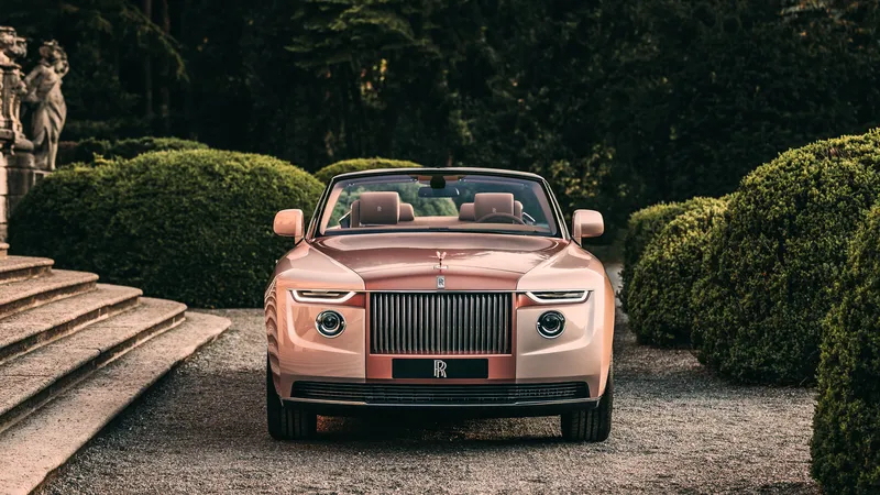 劳斯莱斯船尾豪华轿车