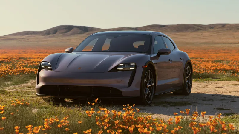 保时捷Taycan Turbo S Cross Turismo 2022