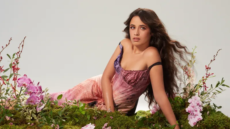 卡米拉·卡贝洛魅力杂志