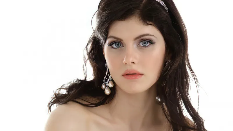 Alexandra Daddario白色背景