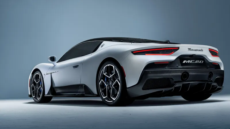 玛莎拉蒂MC20后视图