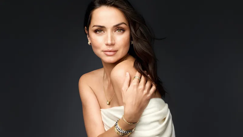 安娜·德·阿玛斯棕色眼睛