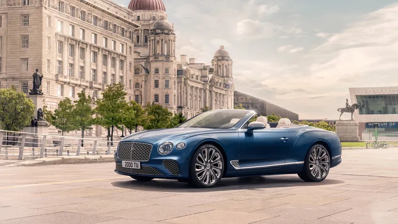 宾利欧陆GT Mulliner敞篷车