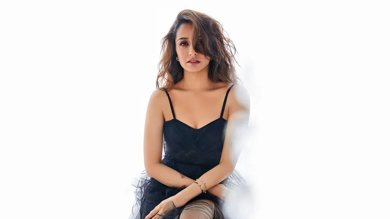 Shraddha Kapoor白色背景