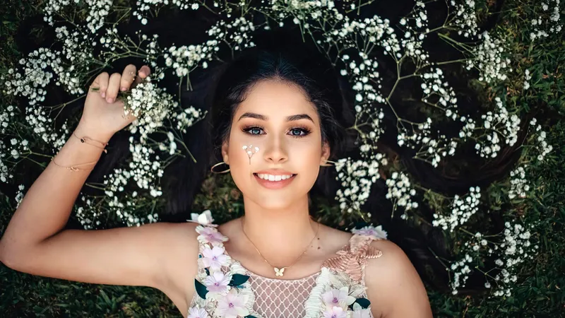 微笑的女孩美丽的女孩